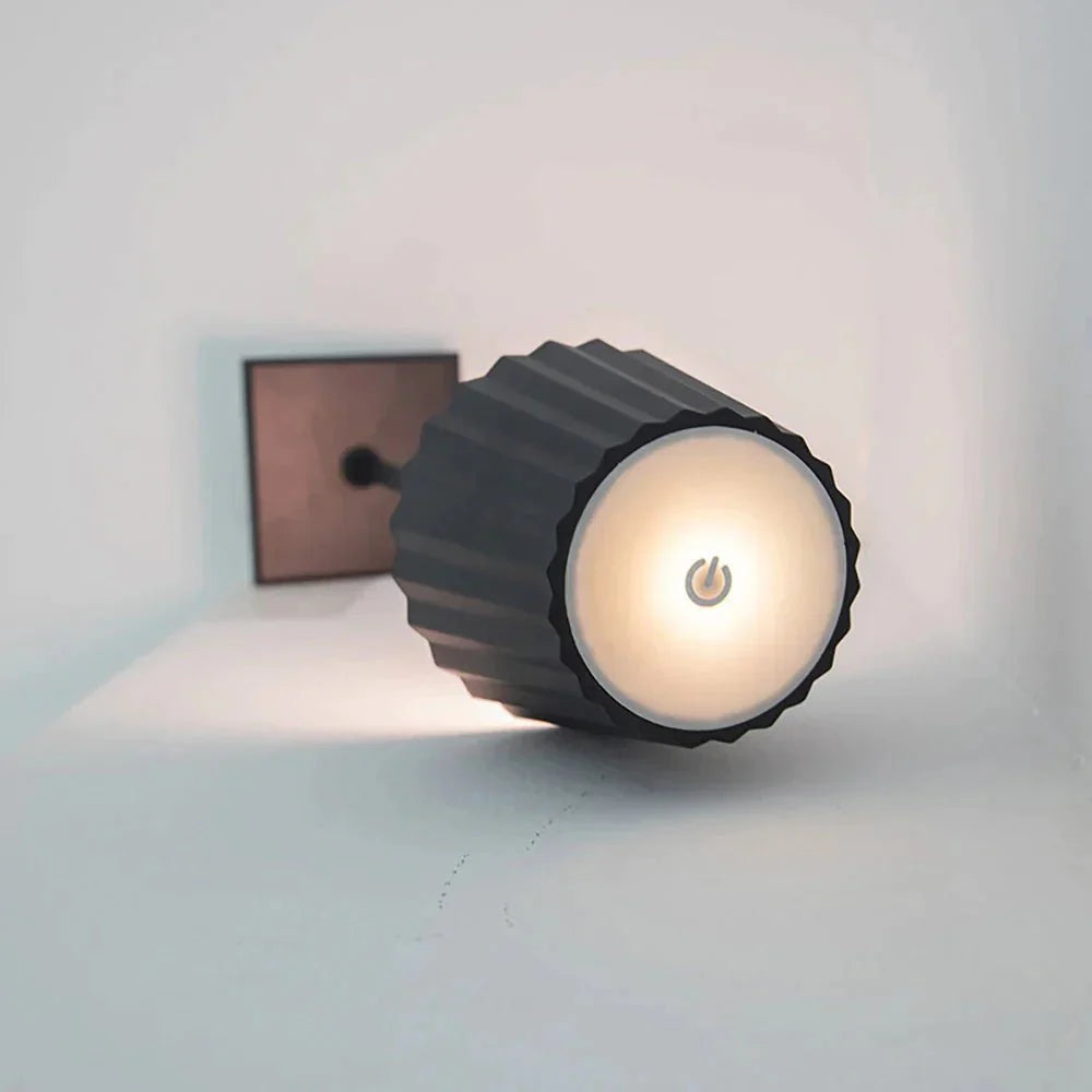 Kabellose LED-Tischlampe mit Faltenlampenschirm