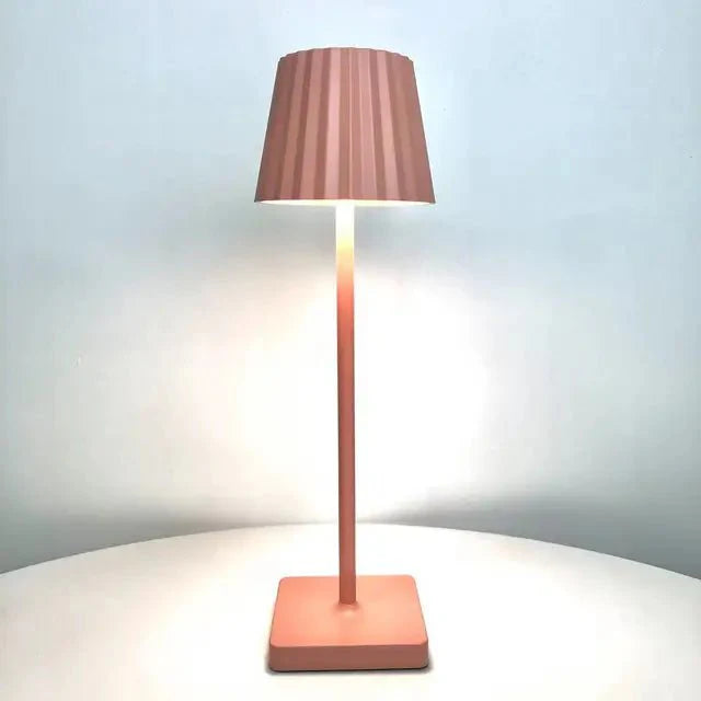 Kabellose LED-Tischlampe mit Faltenlampenschirm