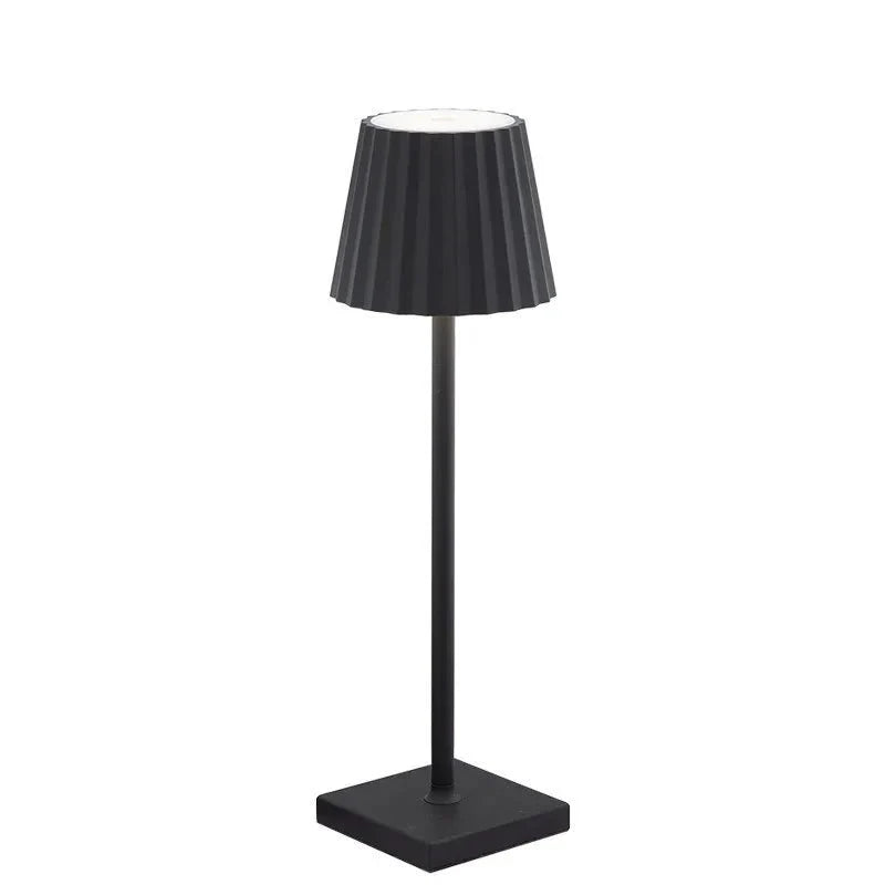 Kabellose LED-Tischlampe mit Faltenlampenschirm