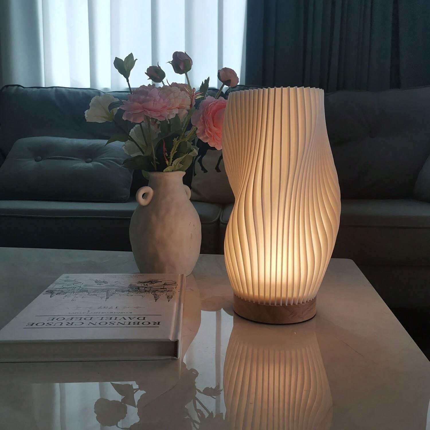Kabellose Tischlampe mit wellenförmigem Design und sanftem Licht