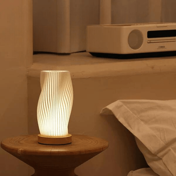 Kabellose Tischlampe mit wellenförmigem Design und sanftem Licht