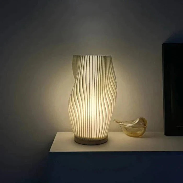 Kabellose Tischlampe mit wellenförmigem Design und sanftem Licht