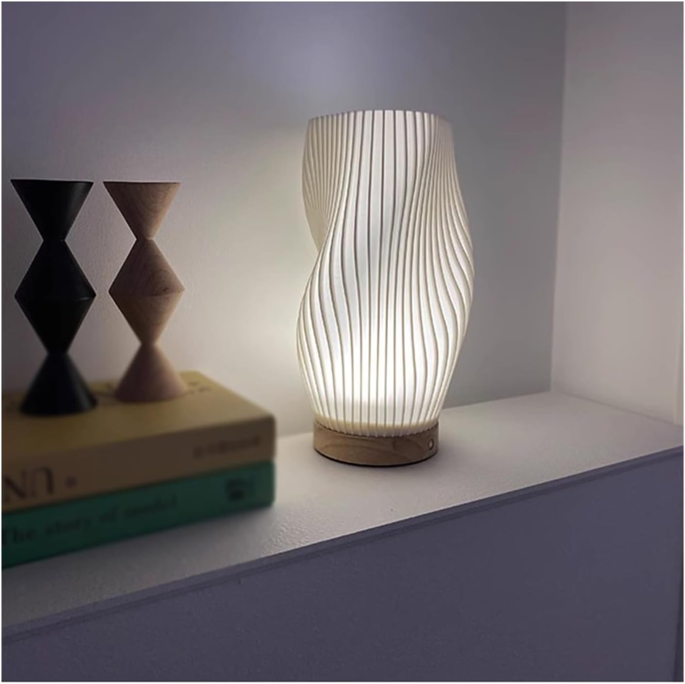 Kabellose Tischlampe mit wellenförmigem Design und sanftem Licht