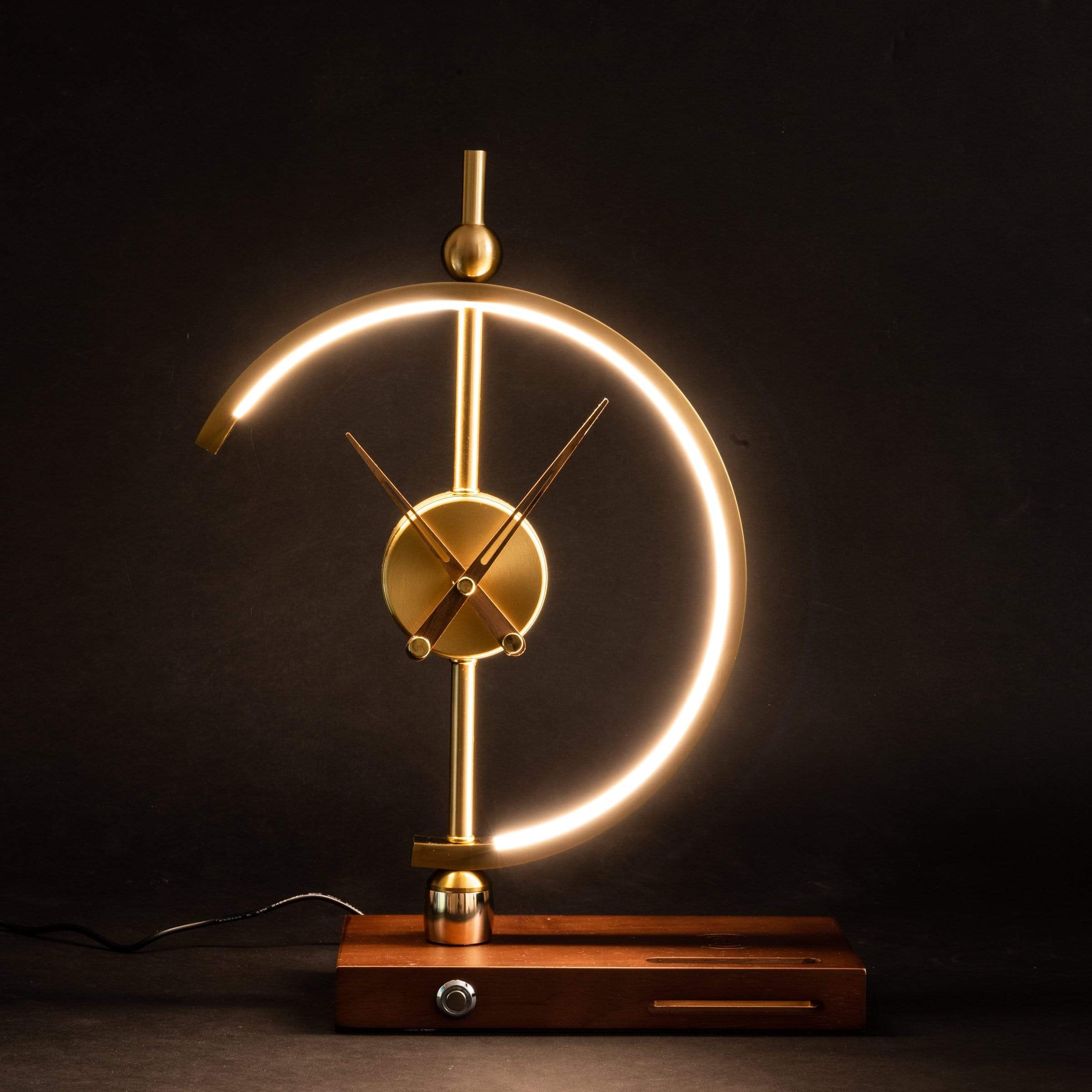LED-Tischlampe mit integrierter Uhr und Holzsockel, dimmbar und drahtlos aufladbar