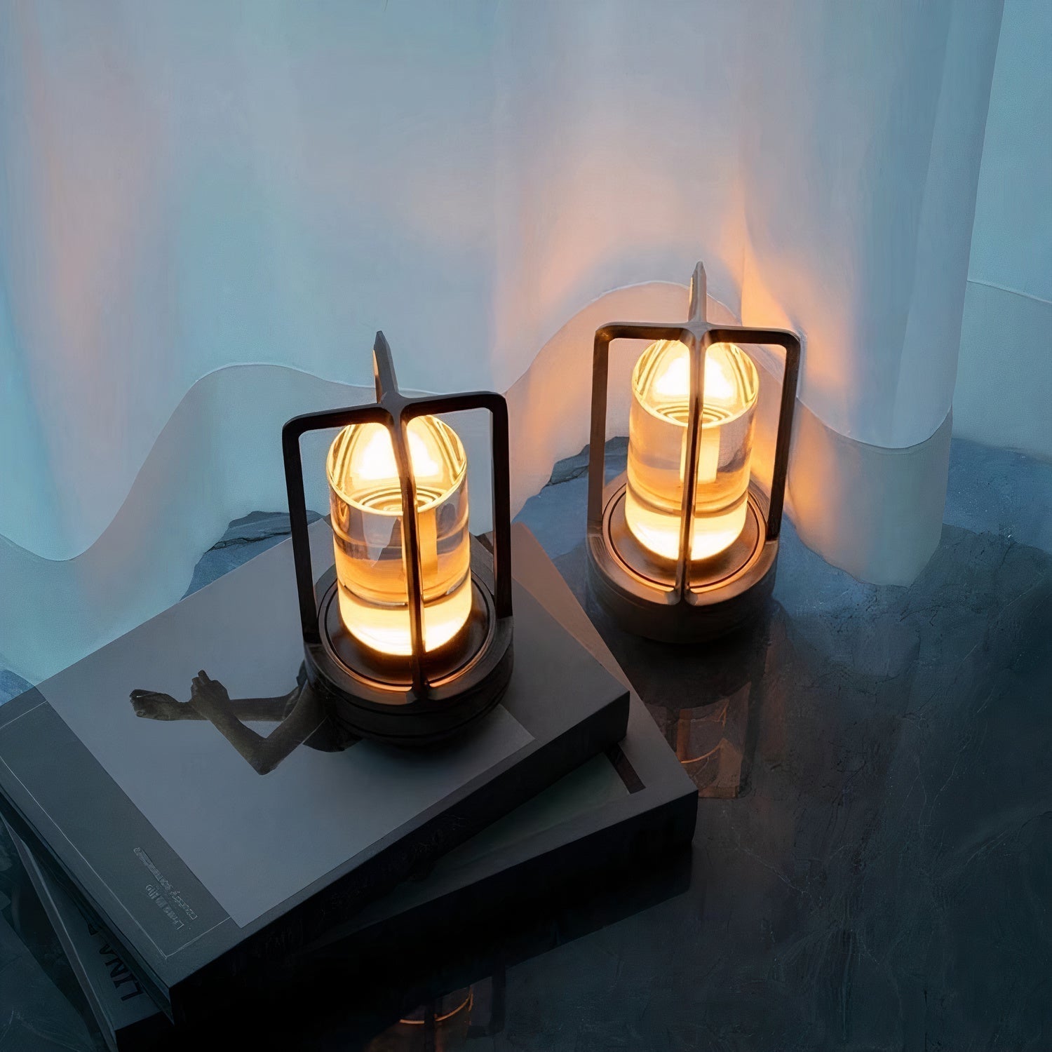 Dimmbare Tischlampe mit handpoliertem Kristallglas