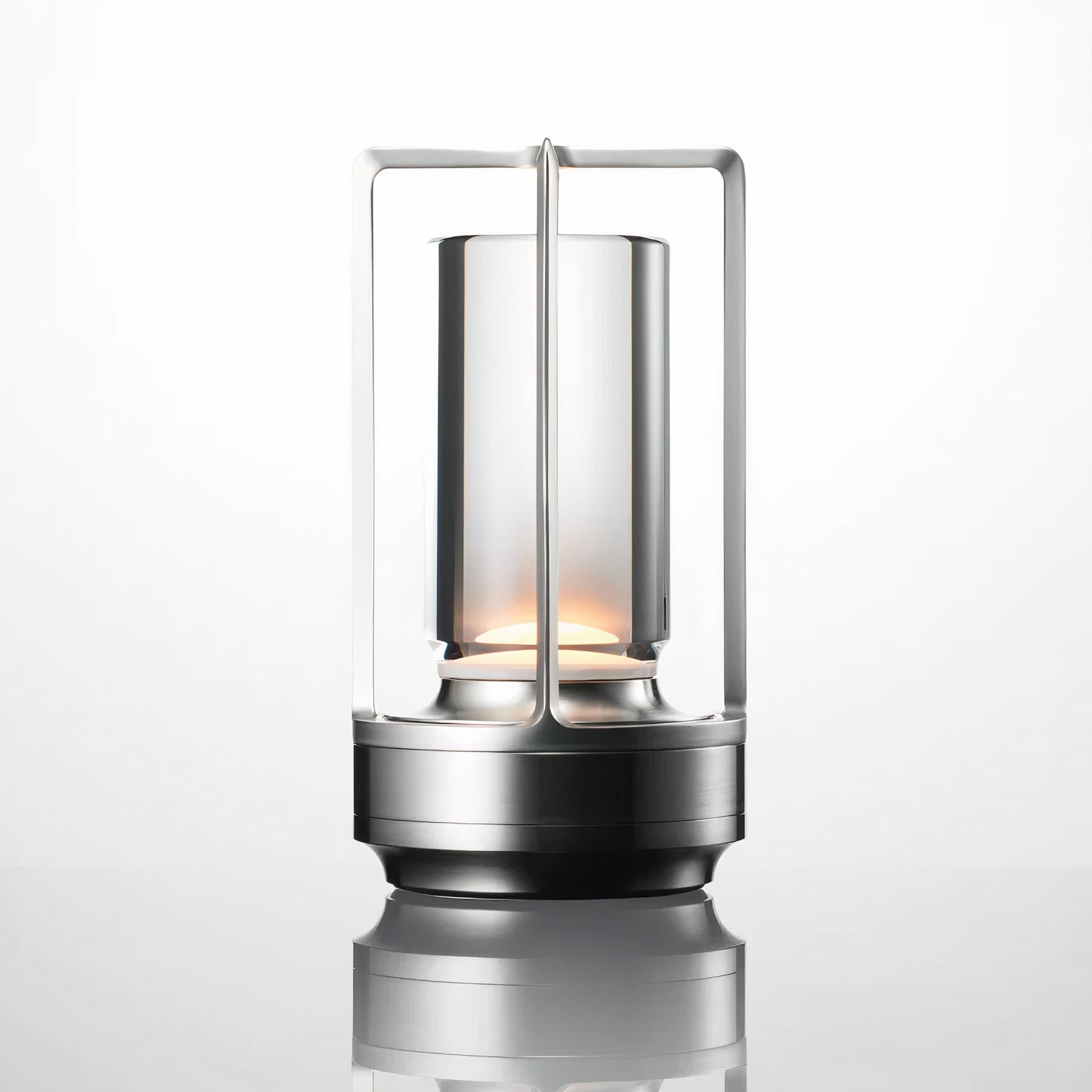 Dimmbare Tischlampe mit handpoliertem Kristallglas
