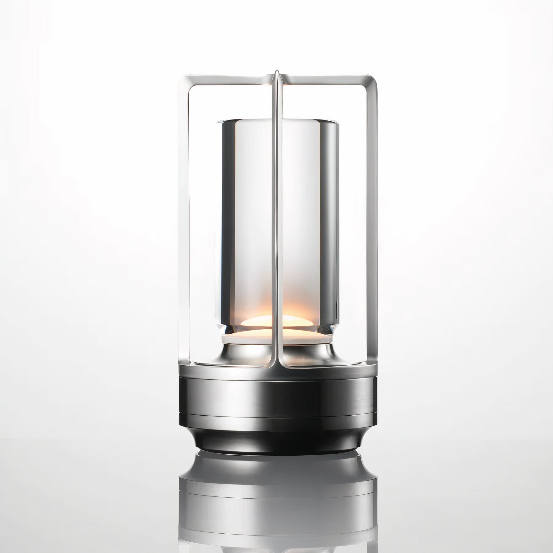 Dimmbare Tischlampe mit handpoliertem Kristallglas