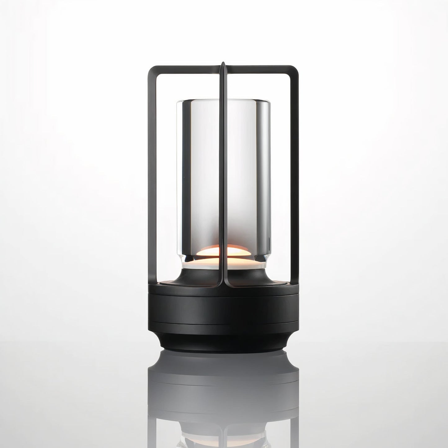 Dimmbare Tischlampe mit handpoliertem Kristallglas