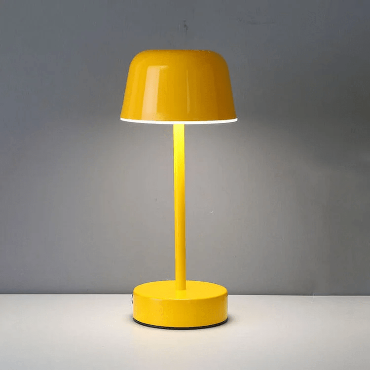 Kabellose LED-Tischlampe mit rundem Schirm und Metallfuß