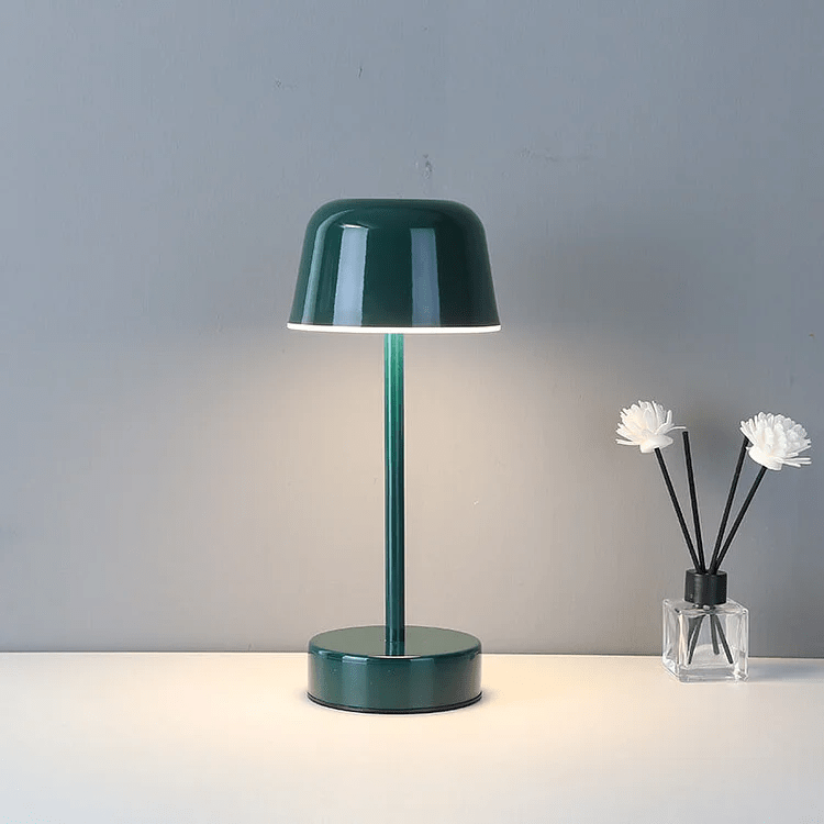 Kabellose LED-Tischlampe mit rundem Schirm und Metallfuß