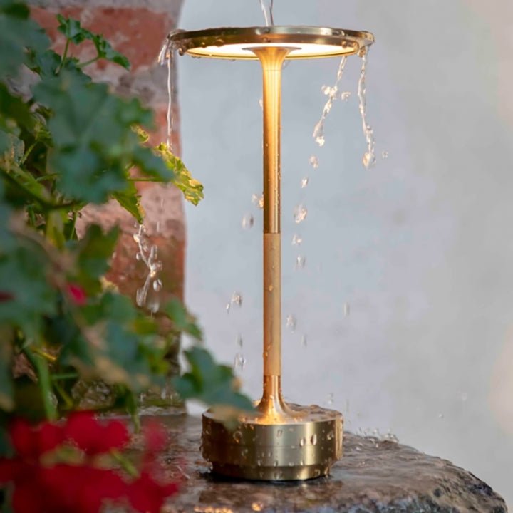 Kabellose LED-Tischlampe aus Metall im modernen Design