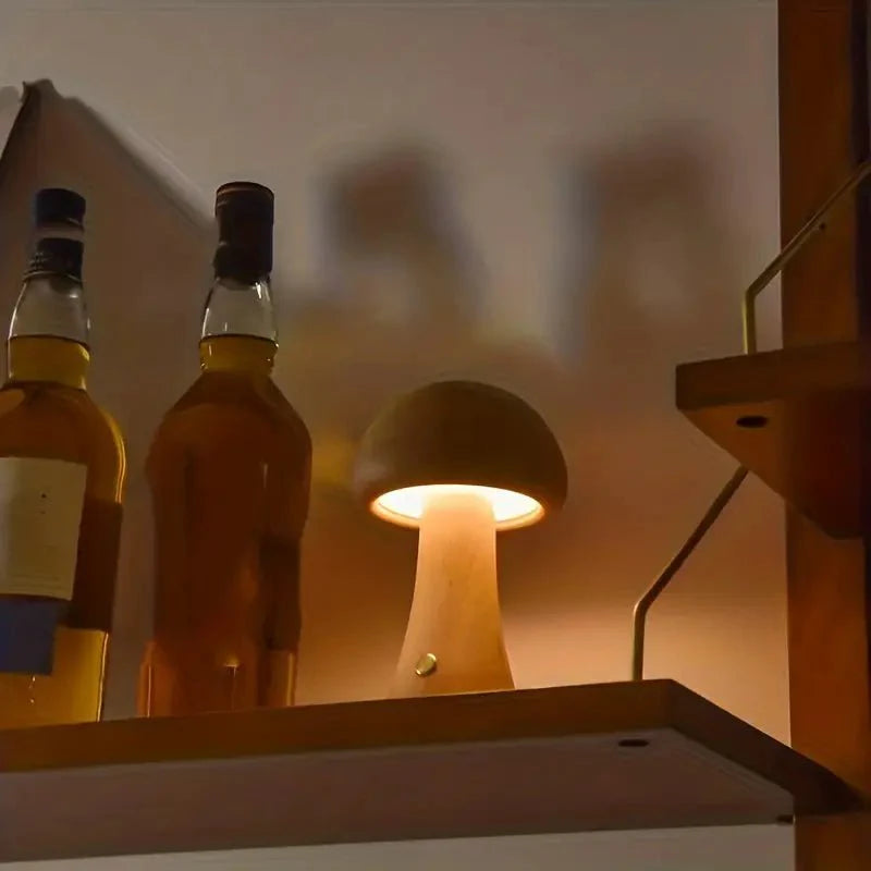 Kabellose Pilzform-Tischlampe aus Holz mit warmem LED-Licht