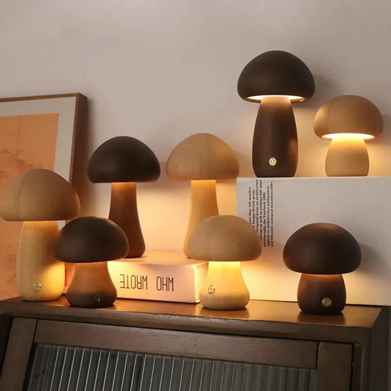 Kabellose Pilzform-Tischlampe aus Holz mit warmem LED-Licht