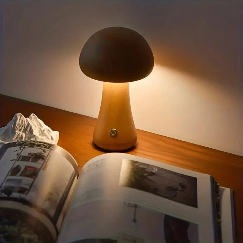 Kabellose Pilzform-Tischlampe aus Holz mit warmem LED-Licht