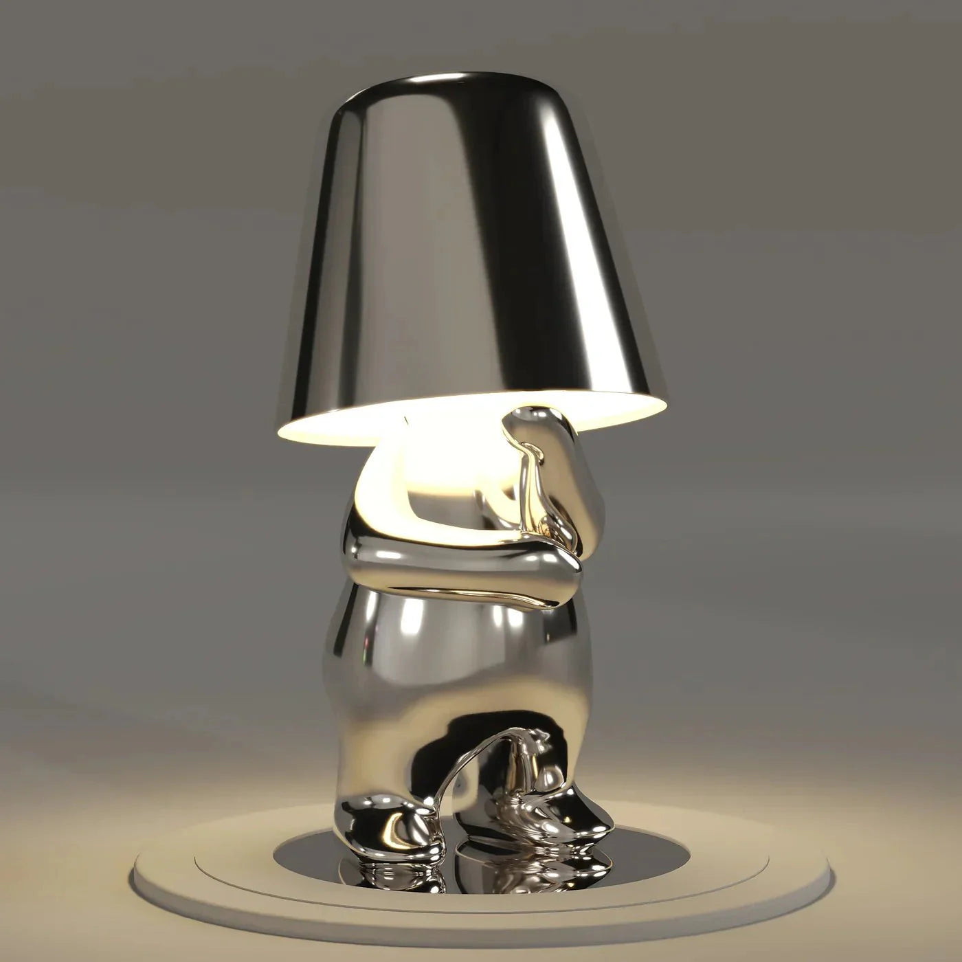 Kabellose Tischlampe mit skulpturalem Figurendesign und warmem Licht