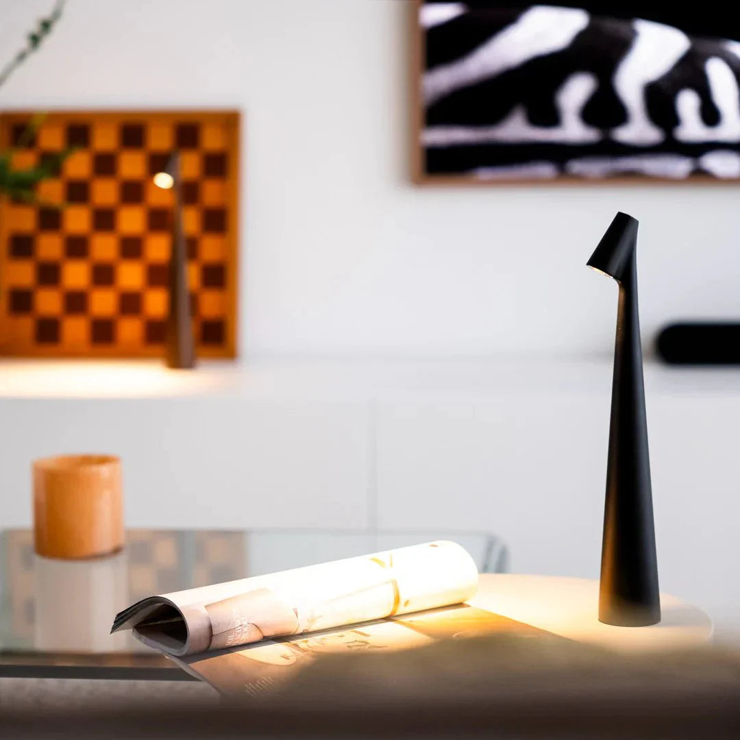 Minimalistische dimmbare Tischleuchte mit Touch in modernem Design