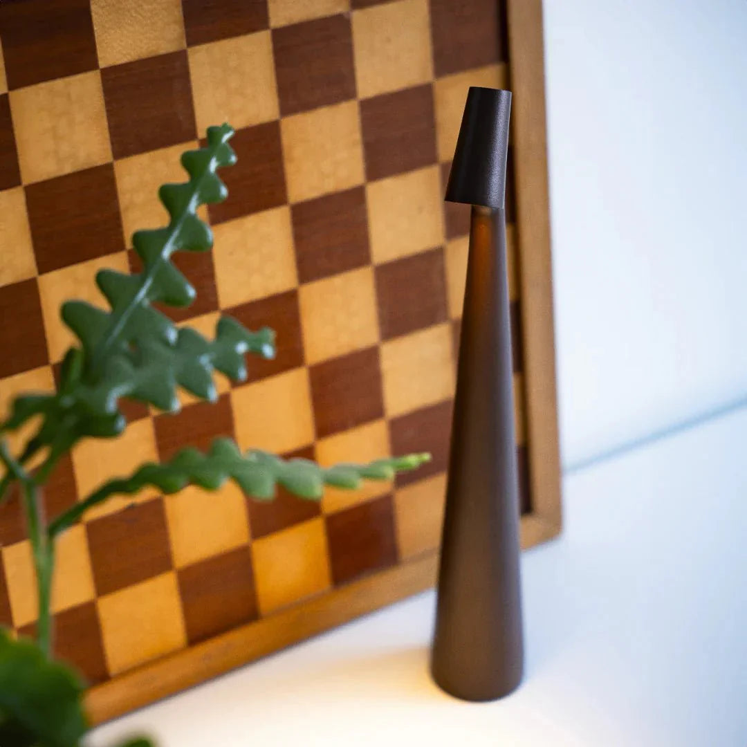 Minimalistische dimmbare Tischleuchte mit Touch in modernem Design