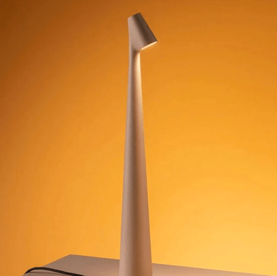 Minimalistische dimmbare Tischleuchte mit Touch in modernem Design