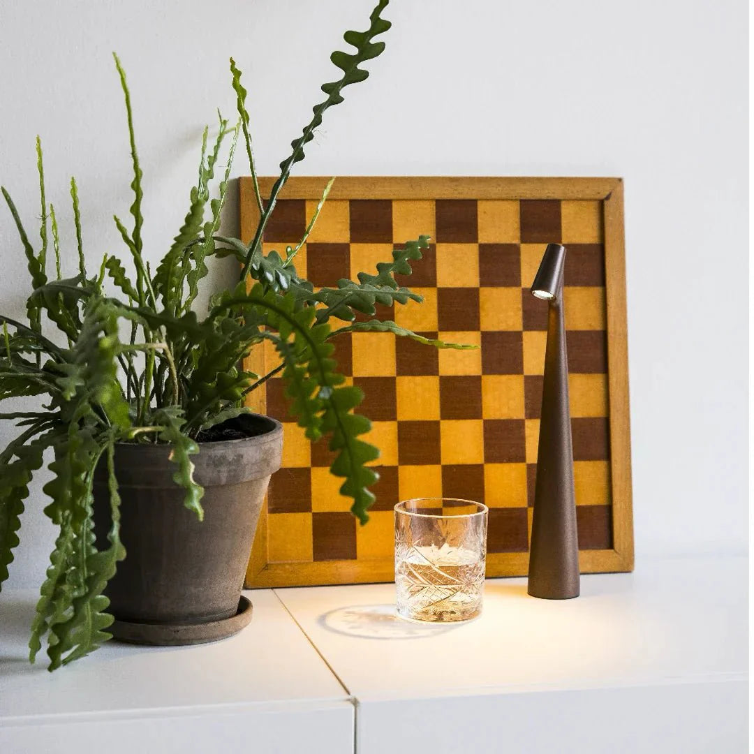 Minimalistische dimmbare Tischleuchte mit Touch in modernem Design
