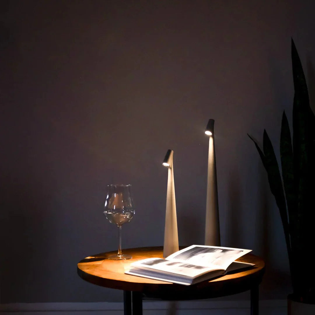 Minimalistische dimmbare Tischleuchte mit Touch in modernem Design
