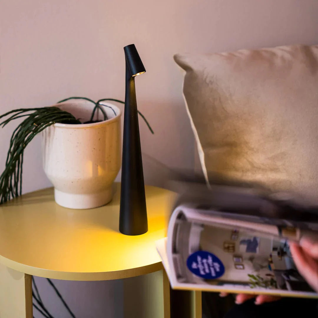 Minimalistische dimmbare Tischleuchte mit Touch in modernem Design