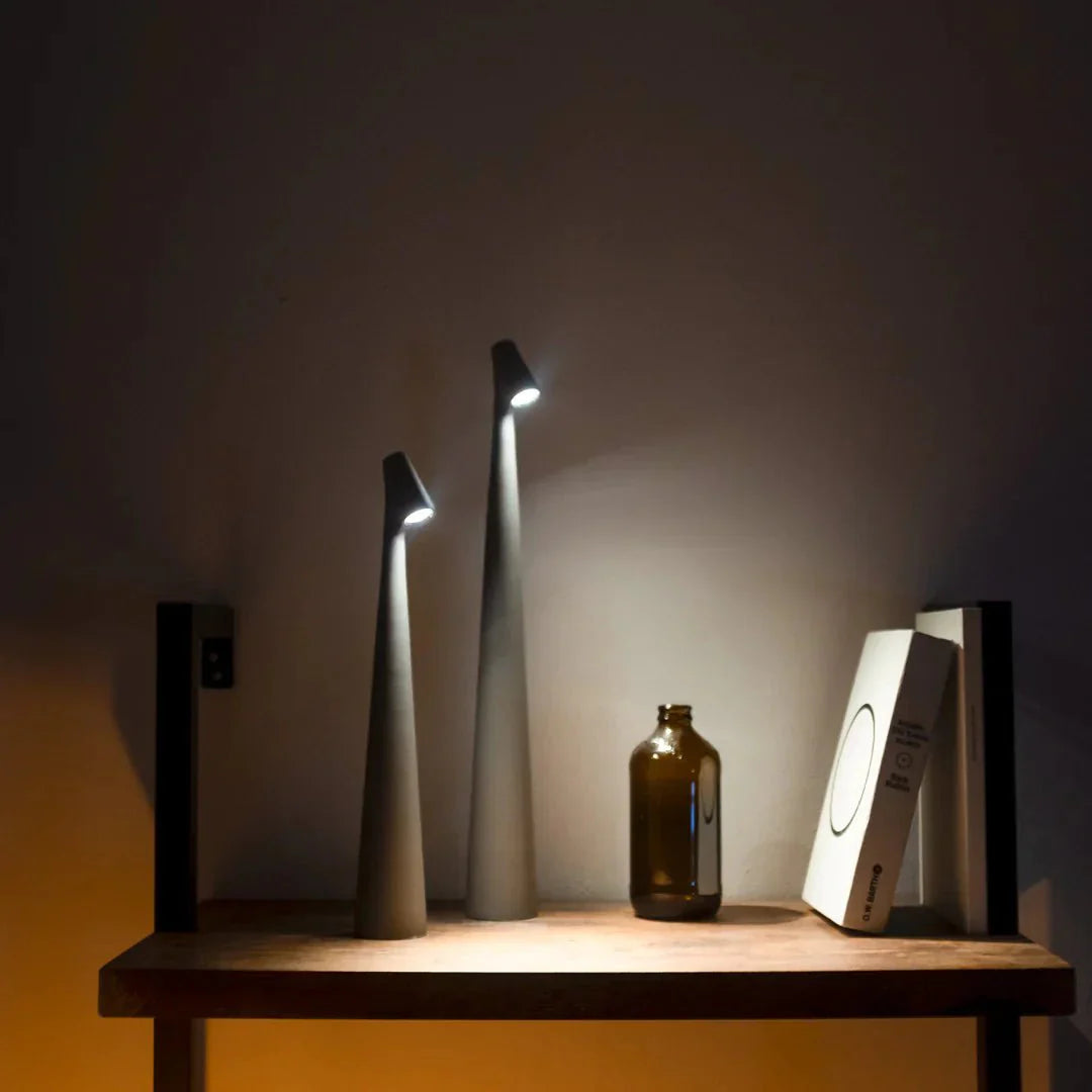 Minimalistische dimmbare Tischleuchte mit Touch in modernem Design