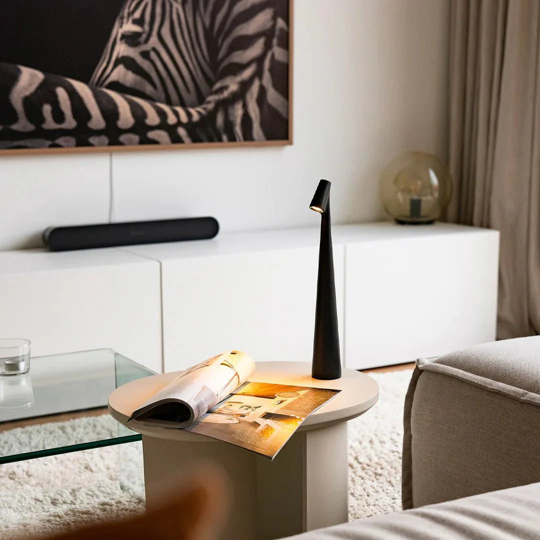 Minimalistische dimmbare Tischleuchte mit Touch in modernem Design