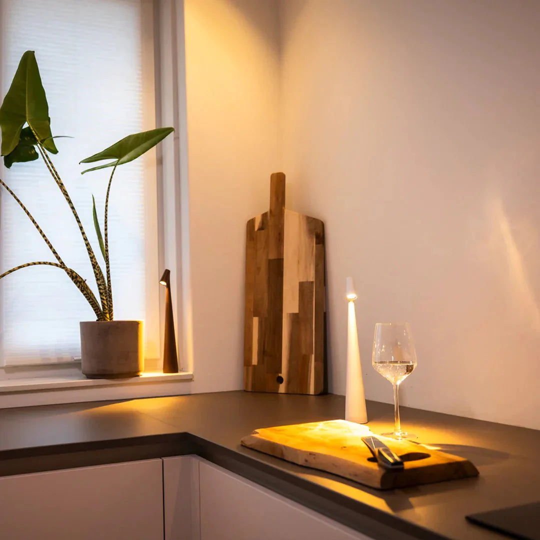 Minimalistische dimmbare Tischleuchte mit Touch in modernem Design
