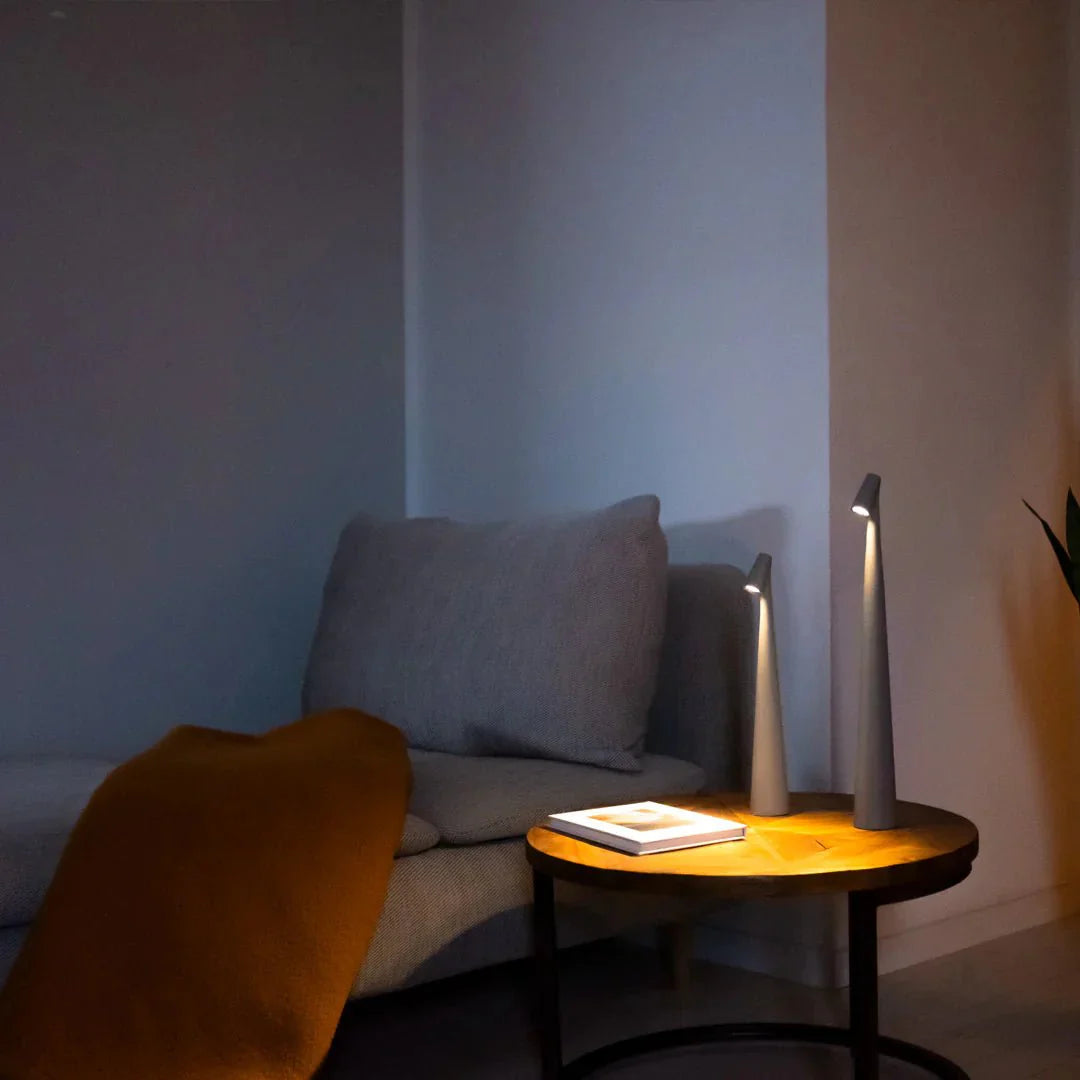 Minimalistische dimmbare Tischleuchte mit Touch in modernem Design