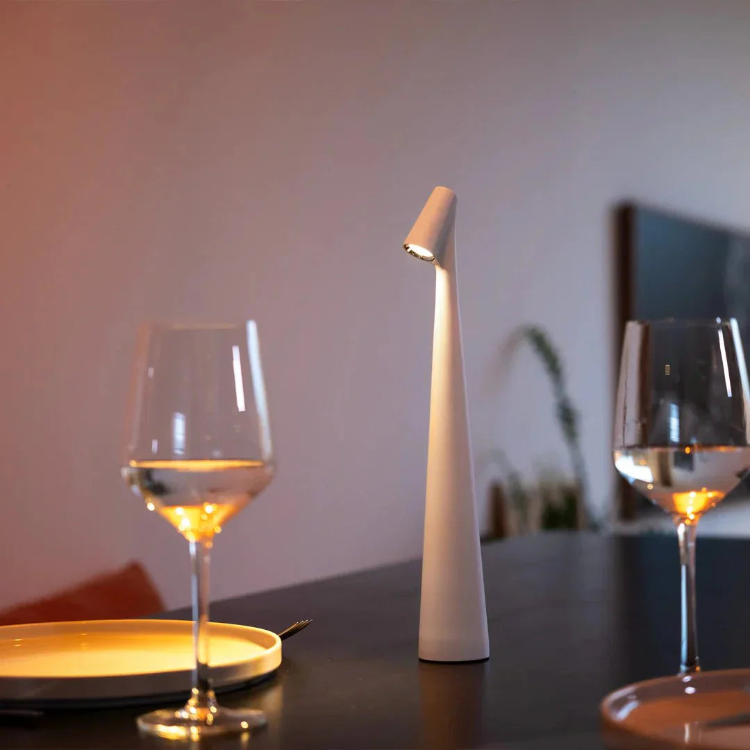Minimalistische dimmbare Tischleuchte mit Touch in modernem Design