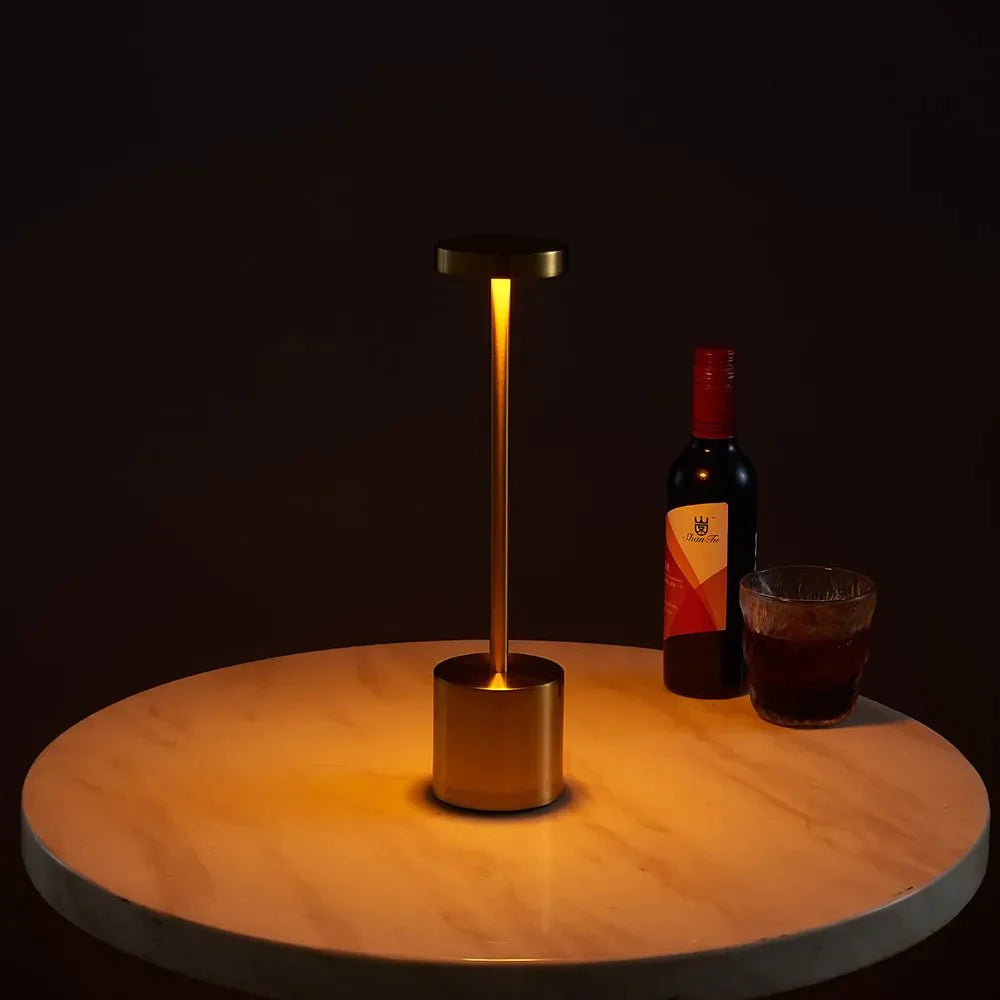 Kabellose LED-Tischlampe mit Touch-Funktion und schlankem Aluminiumkörper