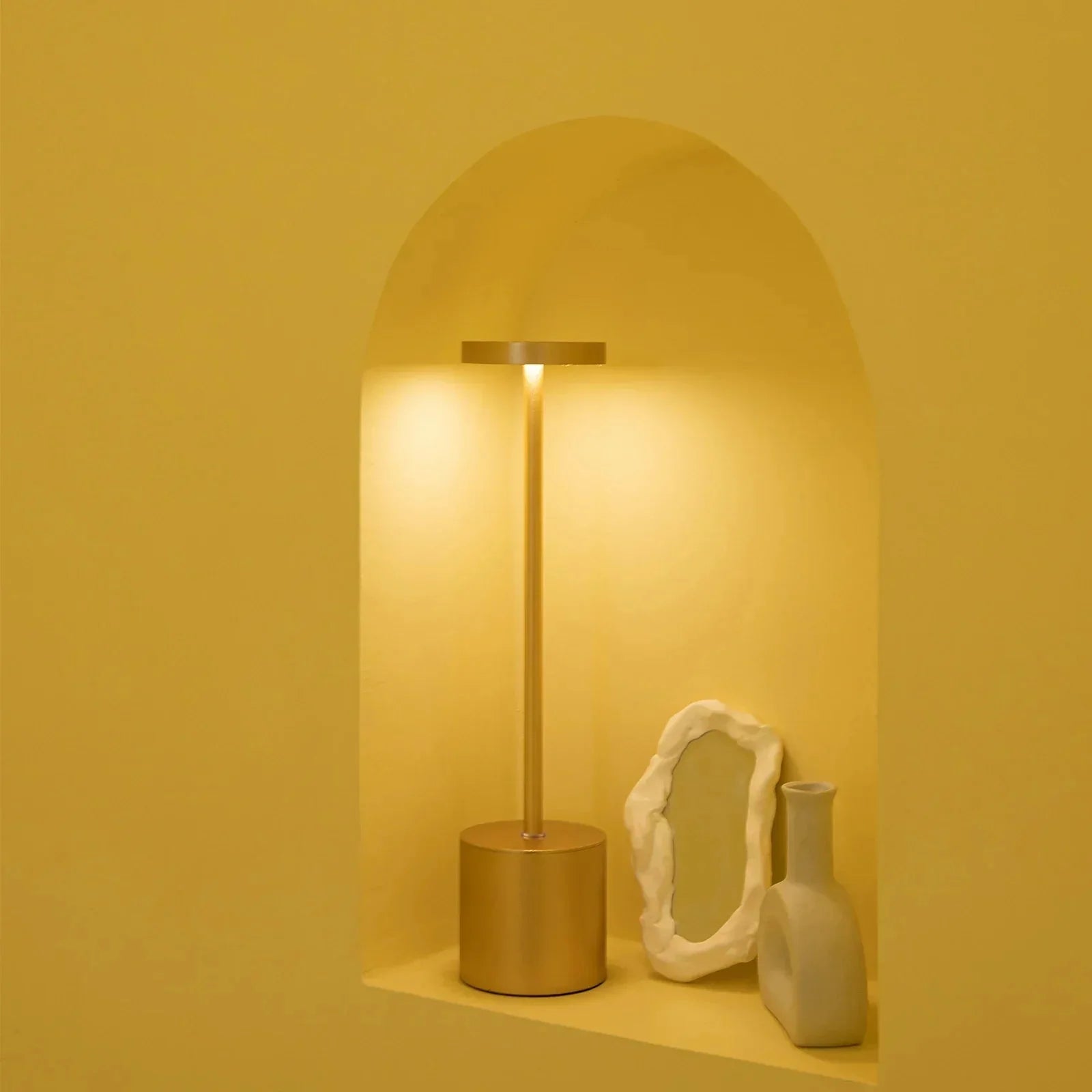 Kabellose LED-Tischlampe mit Touch-Funktion und schlankem Aluminiumkörper