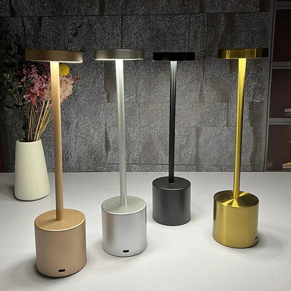 Kabellose LED-Tischlampe mit Touch-Funktion und schlankem Aluminiumkörper