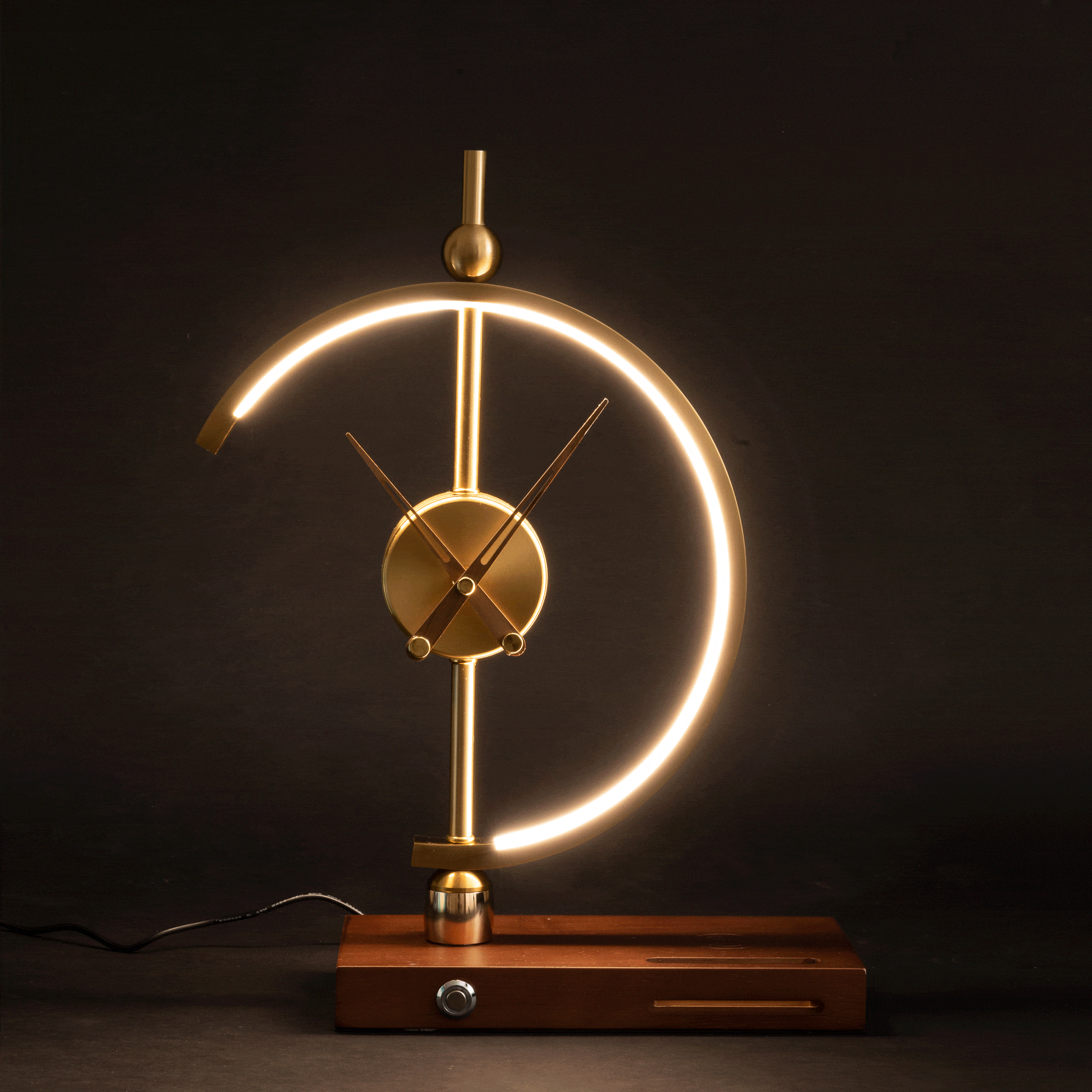 LED-Tischlampe mit integrierter Uhr und Holzsockel, dimmbar und drahtlos aufladbar
