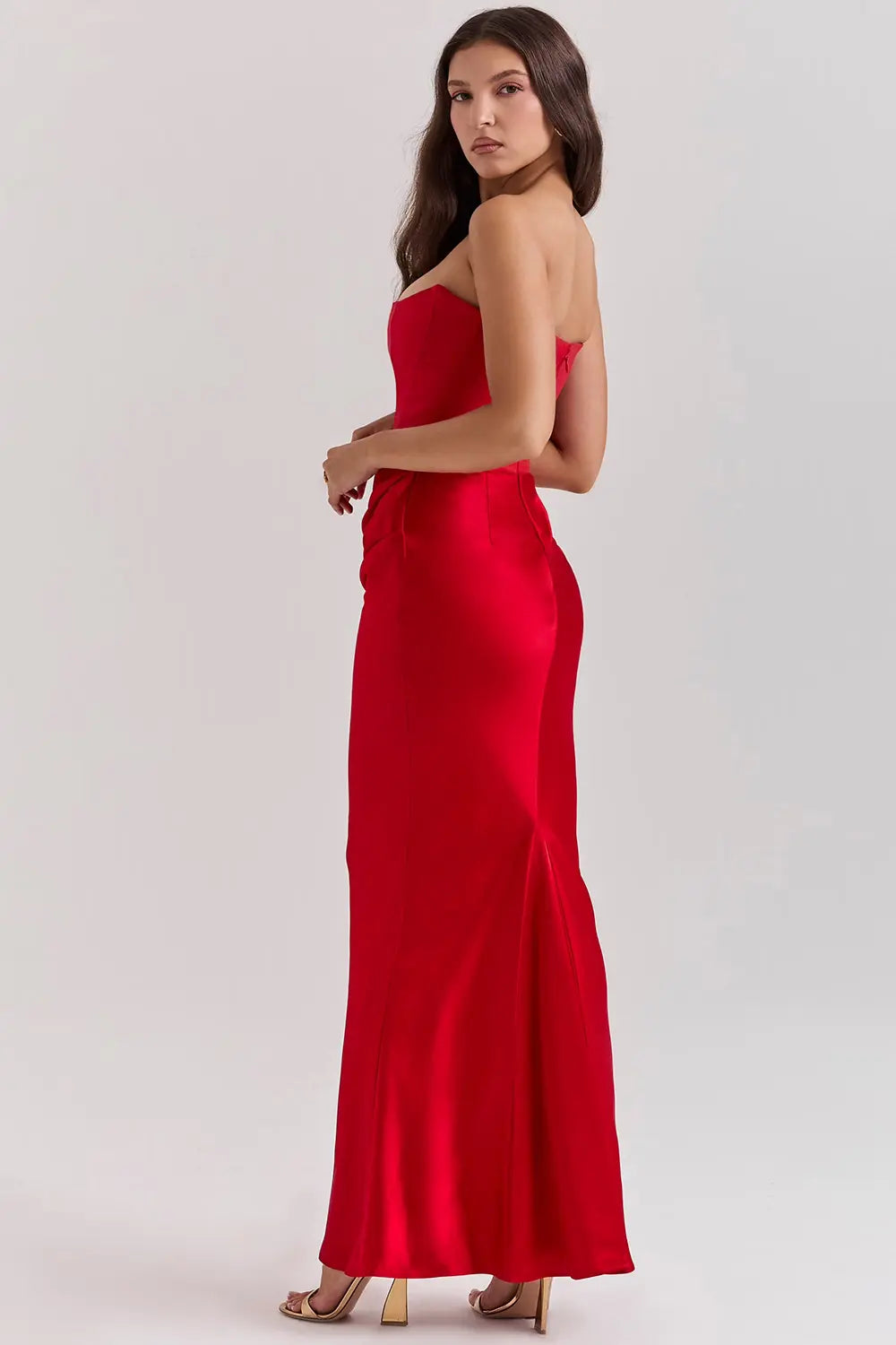 Schulterfreies Satin-Maxikleid mit Drapierung