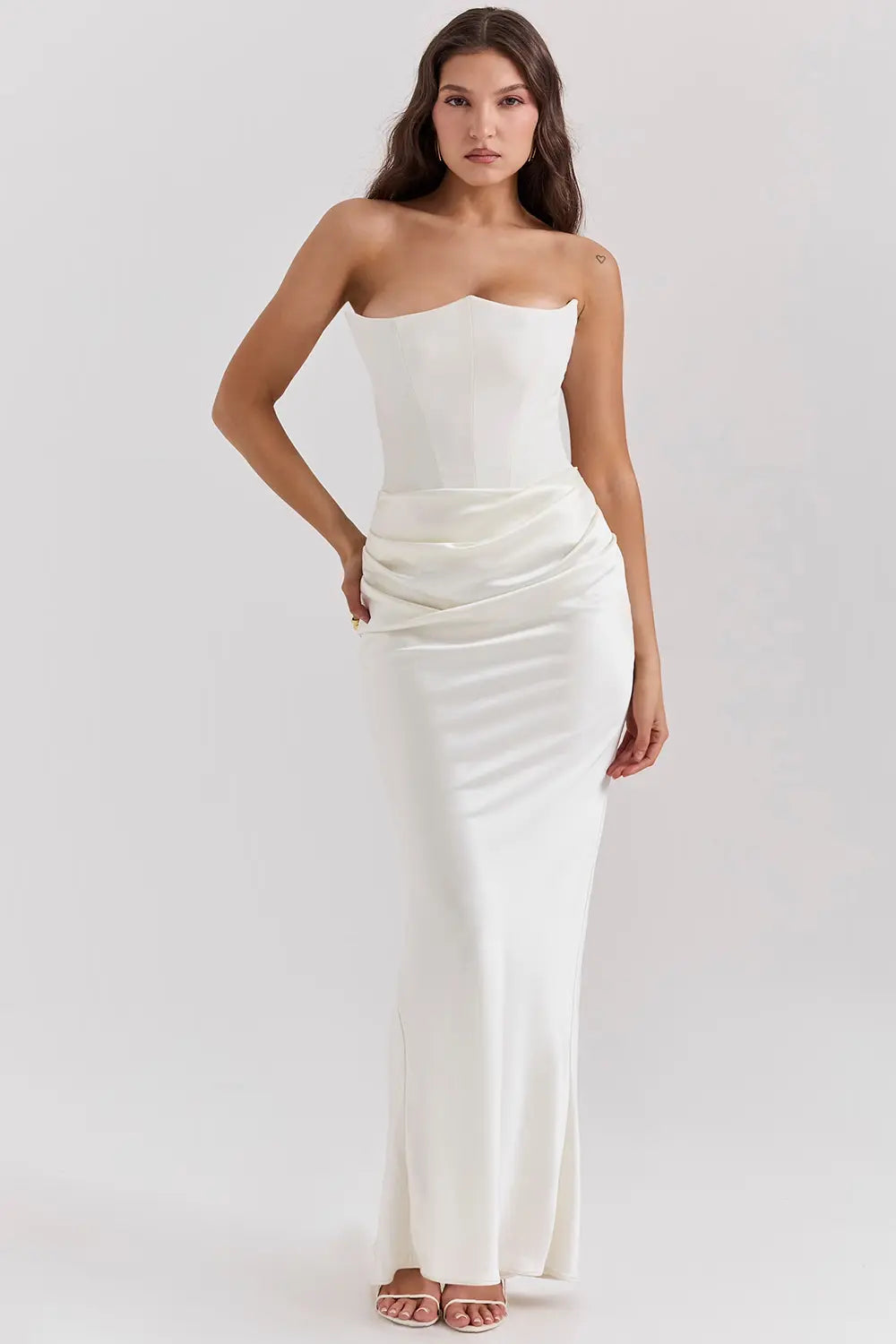 Schulterfreies Satin-Maxikleid mit Drapierung