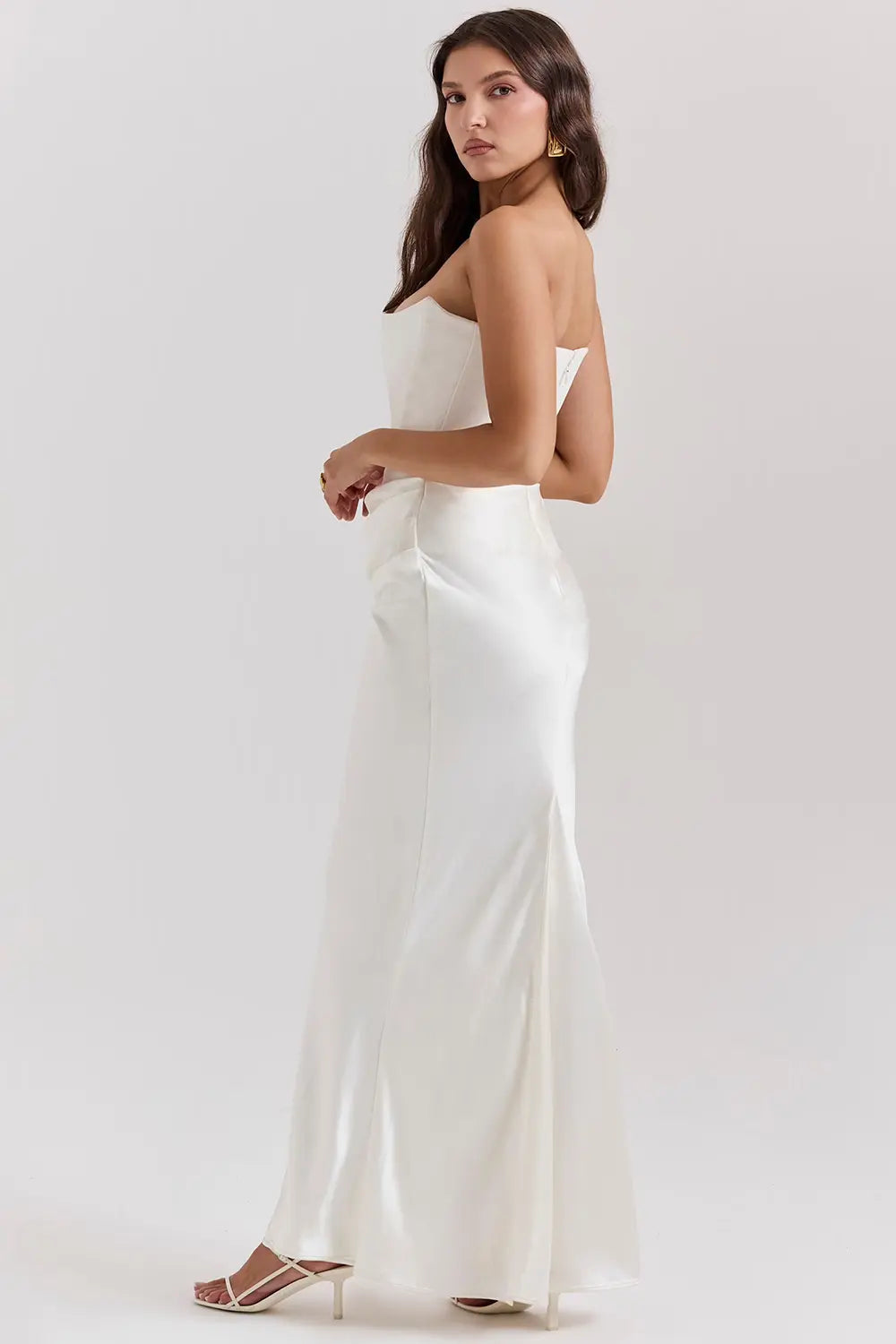 Schulterfreies Satin-Maxikleid mit Drapierung