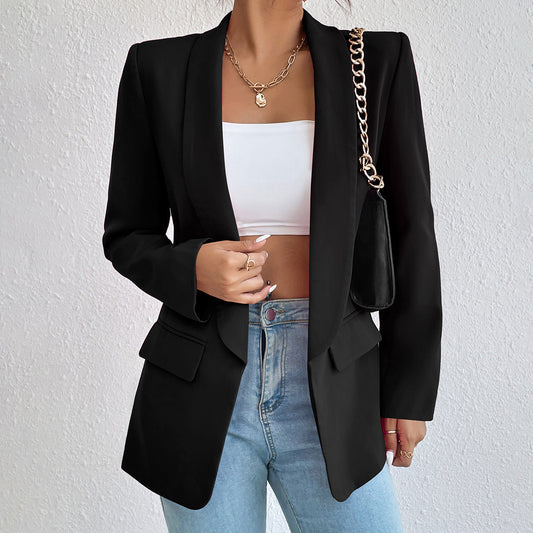 Zeitloser Damenblazer mit eleganter Silhouette und klarer Linienführung