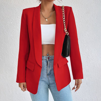 Zeitloser Damenblazer mit eleganter Silhouette und klarer Linienführung