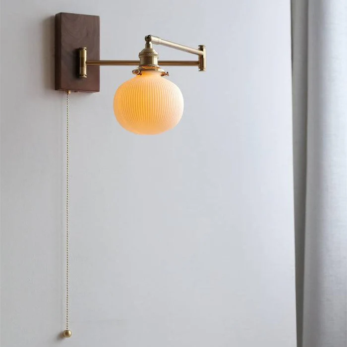 Moderne Holzwandlampe
