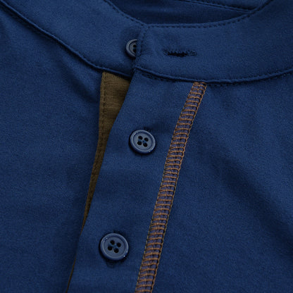 Herren Baumwollshirt mit Henleykragen und Farbakzenten