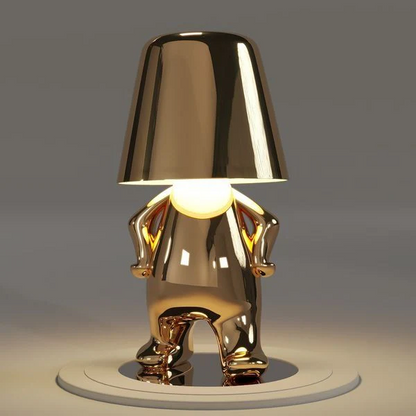 Kabellose Tischlampe mit skulpturalem Figurendesign und warmem Licht
