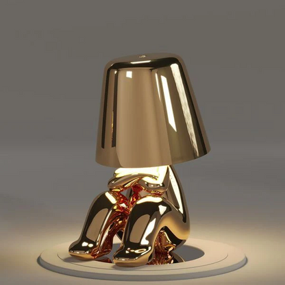 Kabellose Tischlampe mit skulpturalem Figurendesign und warmem Licht