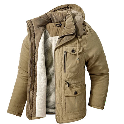 Gefütterte Herren-Winterjacke mit Kapuze und funktionalen Taschen