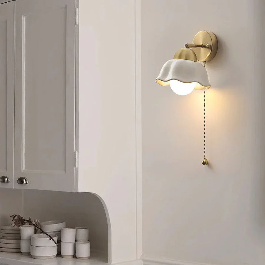 Einfache mittelalterliche Keramik -Nachtwandlampe