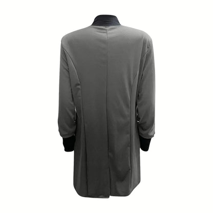 Moderne Jacke für Damen mit Knopfverschluss
