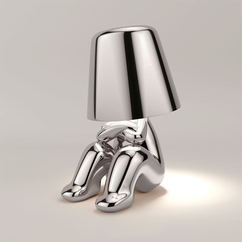 Moderne Designer Tischlampe mit Skulptur-Fuß