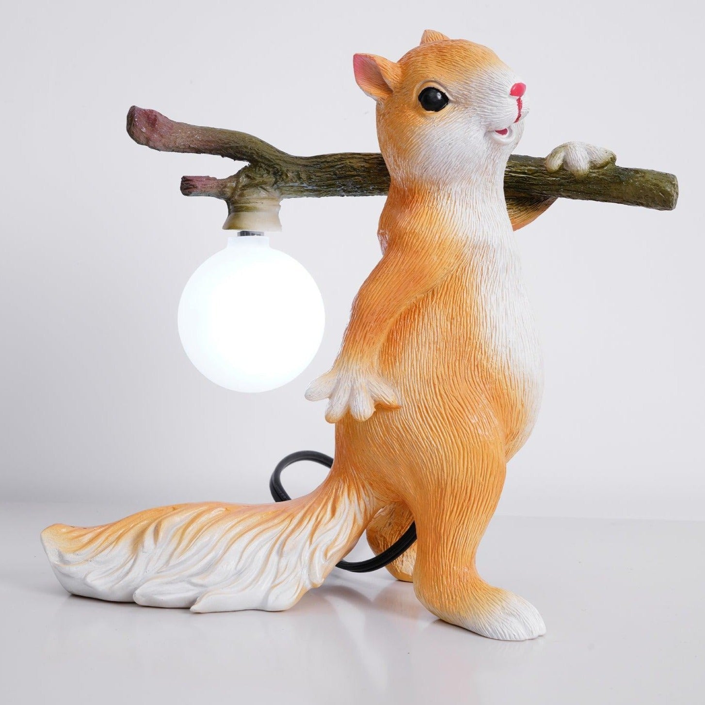 NutroLux Tischlampe Eichhörnchen Deko LED Gold für Wohnzimmer