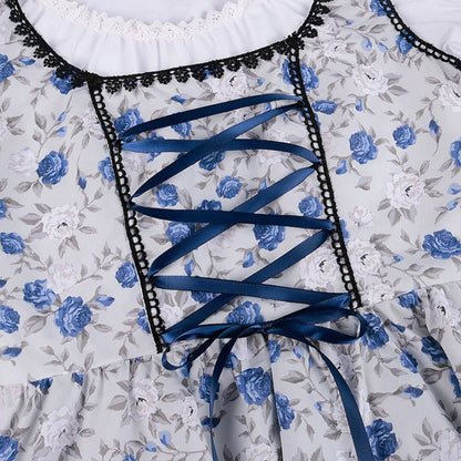 Elegantes Dirndlkleid mit Schürze im traditionellen Oktoberfest-Look