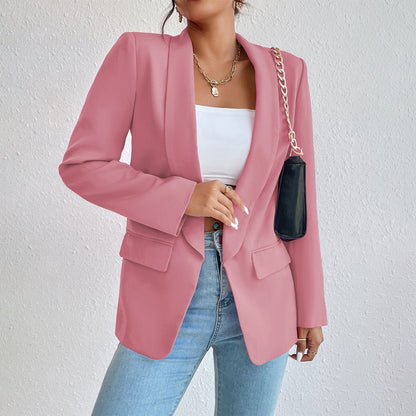 Zeitloser Damenblazer mit eleganter Silhouette und klarer Linienführung